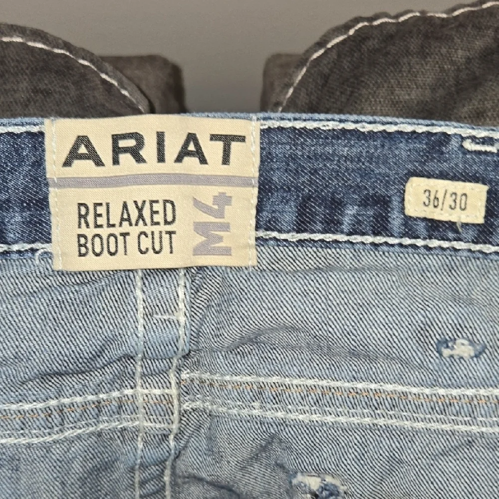 Ariat Men's Relaxed Blue Jeans with Tan Accents - Picture 3 of 4